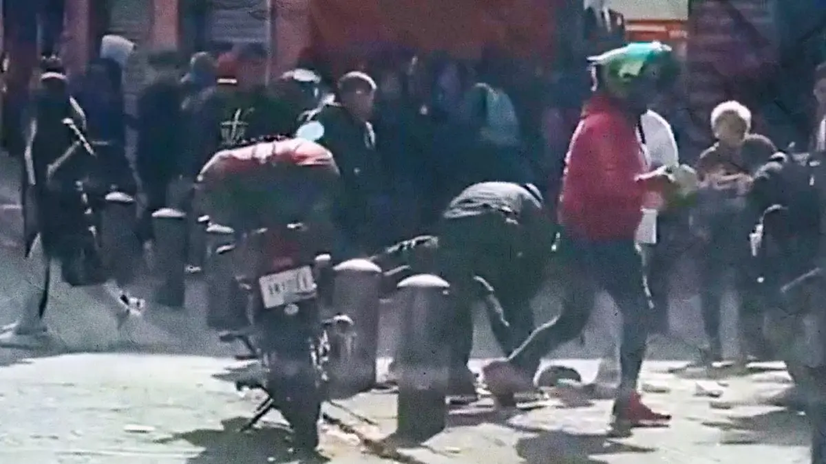 Registran otro enfrentamiento entre Vía Pública y ambulantes en el Centro de Puebla