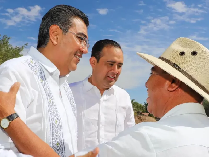 Eduardo Castillo acompaña al gobernador Sergio Salomón en la Mixteca Poblana