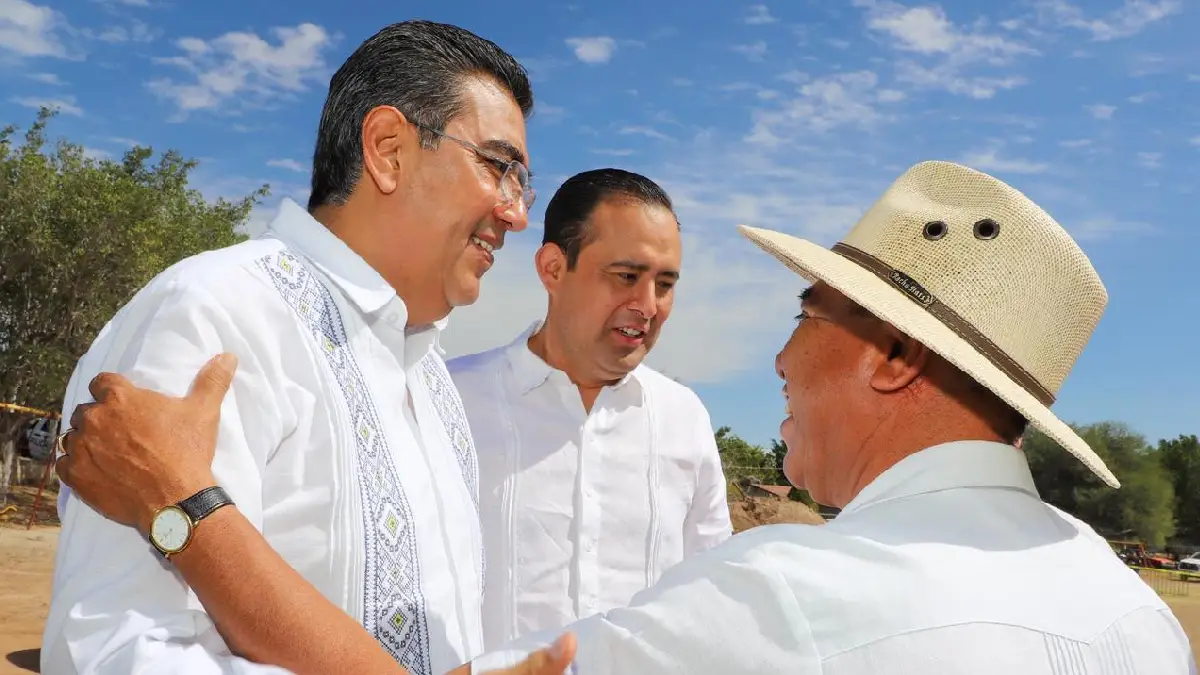 Eduardo Castillo acompaña al gobernador Sergio Salomón en la Mixteca Poblana