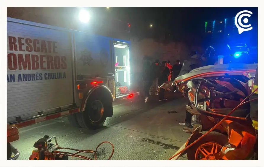 Elementos de Protección Civil durante los trabajos de rescate.