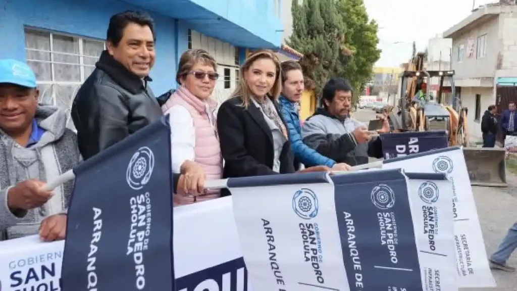 Paola Angon arranca pavimentación de Calles Miguel Hidalgo y Álvaro Obregón, de Momoxpan