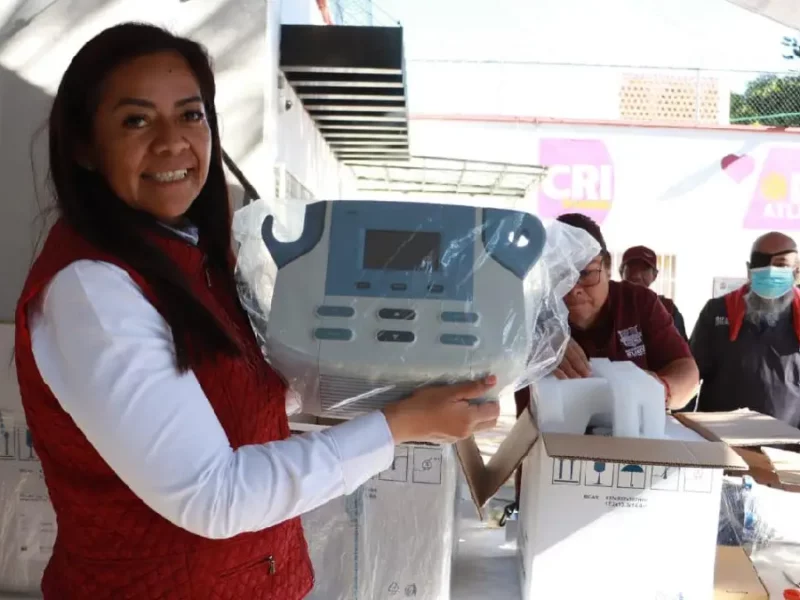 Ariadna Ayala entrega equipo terapéutico al CRI para mantenerlo a la vanguardia