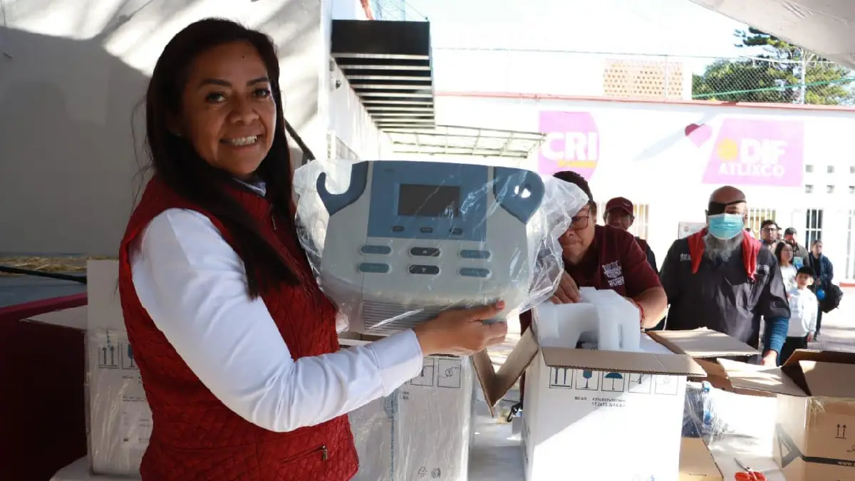 Ariadna Ayala entrega equipo terapéutico al CRI para mantenerlo a la vanguardia