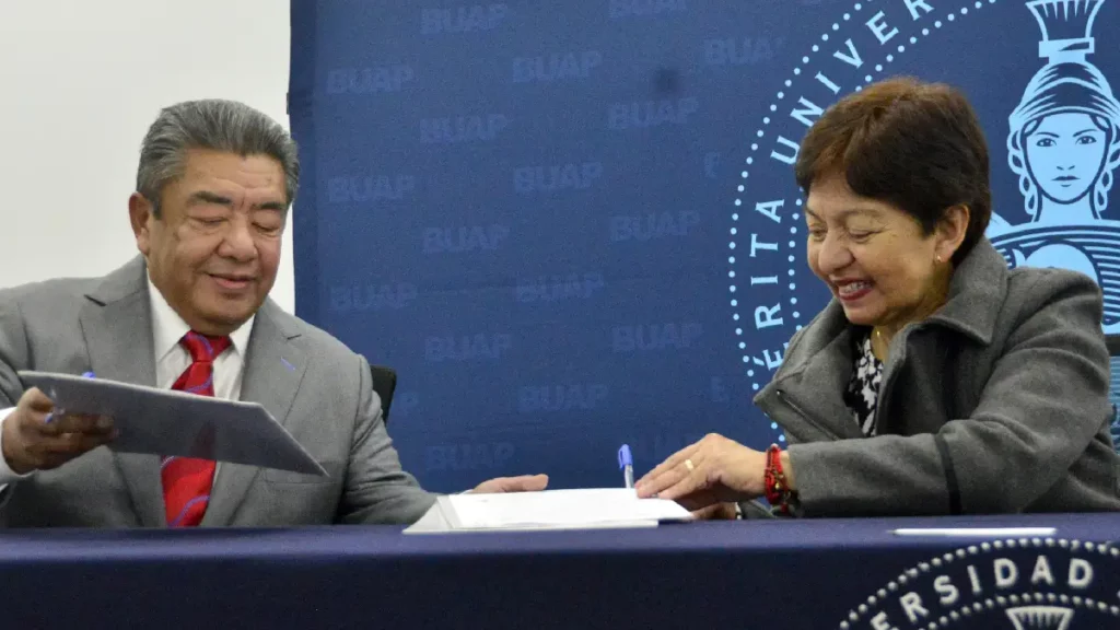 BUAP firma convenio con la Universidad Fuerza Migrante