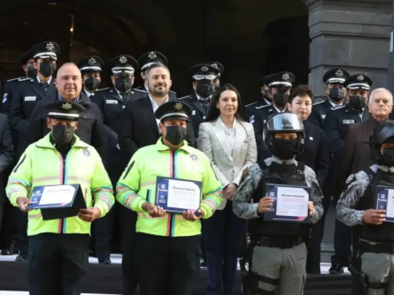 Ayuntamiento de Puebla reconoce a cuatro policías municipales tras detener a asaltantes