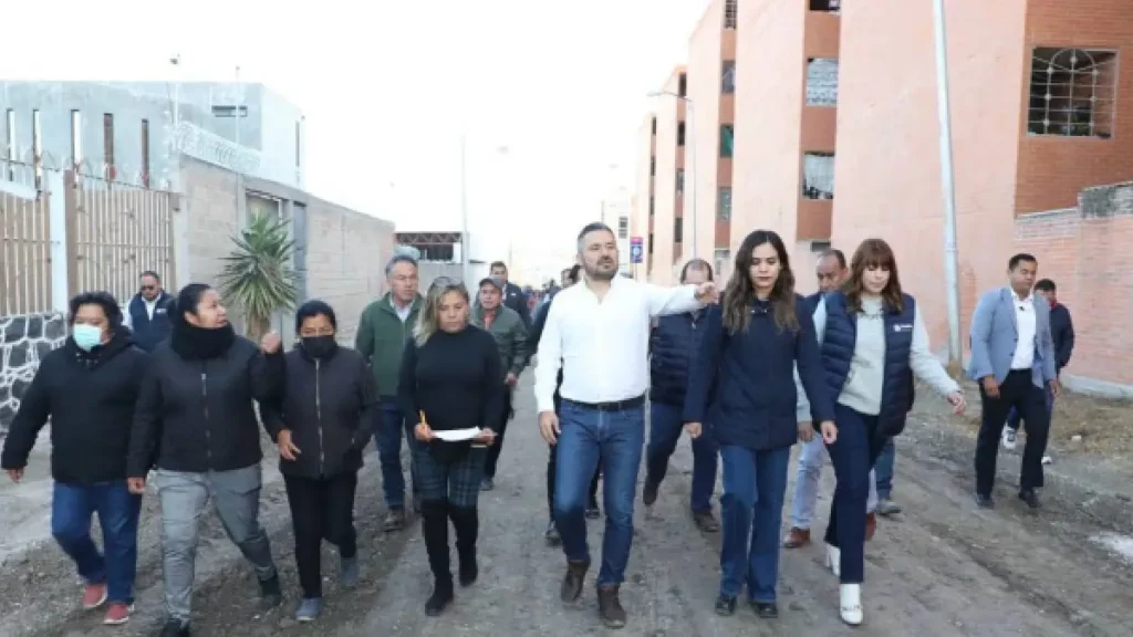 Avanzan trabajos en canal de riego y 12 A sur en San José Chapulco