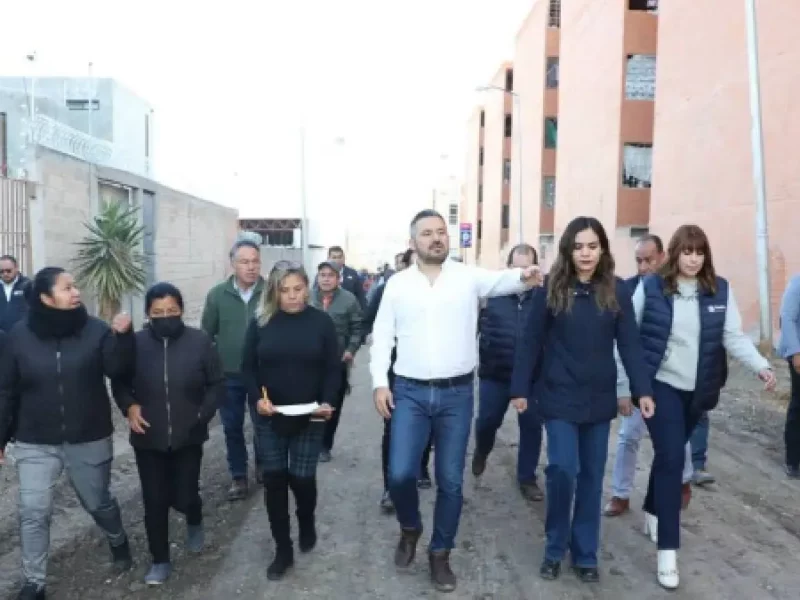 Avanzan trabajos en canal de riego y 12 A sur en San José Chapulco
