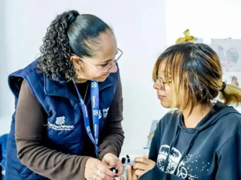 ’Jóvenes con Rumbo’, bachillerato gratuito del SMDIF de Puebla