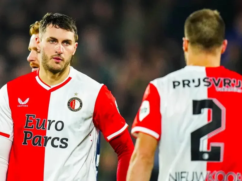 Santiago Giménez sigue sin anotar, pero el Feyenoord derrotó al AZ Alkmaar