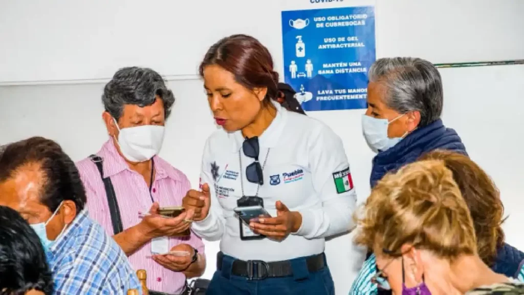 Gobierno municipal capacita a personas adultas mayores para prevenir ciberdelitos