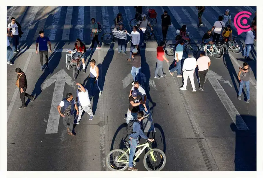 Agreden a ciclistas y reporteros durante manifestación en Vía Atlixcáyotl