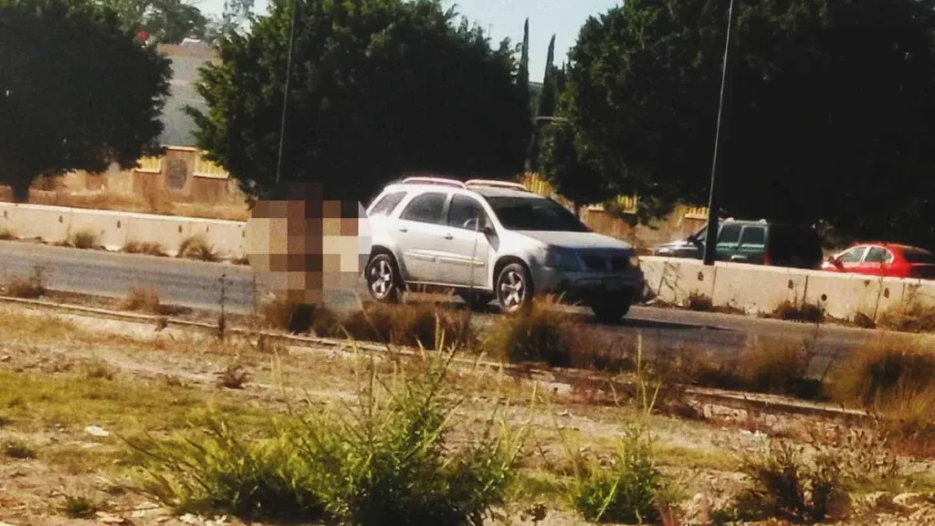 Policías auxiliaron a mujer que caminaba desnuda en el Periférico Ecológico de Puebla