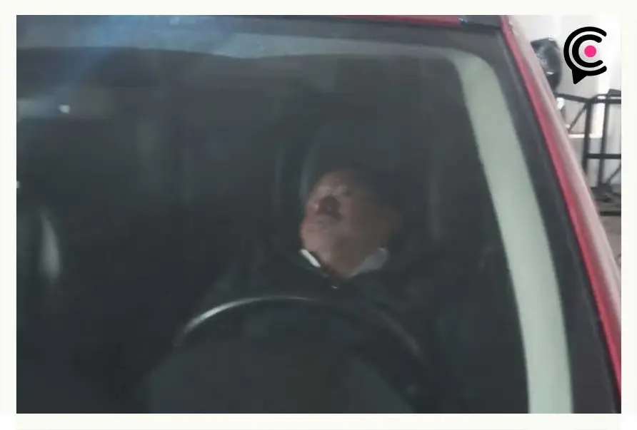 Captan a agente del Ministerio Público de Ahuazotepec dormido en hora laboral