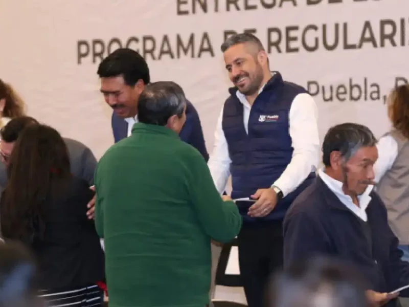 Tras gestiones entre municipio, estado y federación, 900 familias poblanas recibieron escrituras