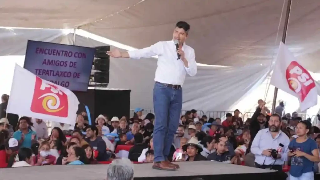 Falta de espacios públicos señalan pobladores de Acajete y Tepatlaxco ante Lalo Rivera