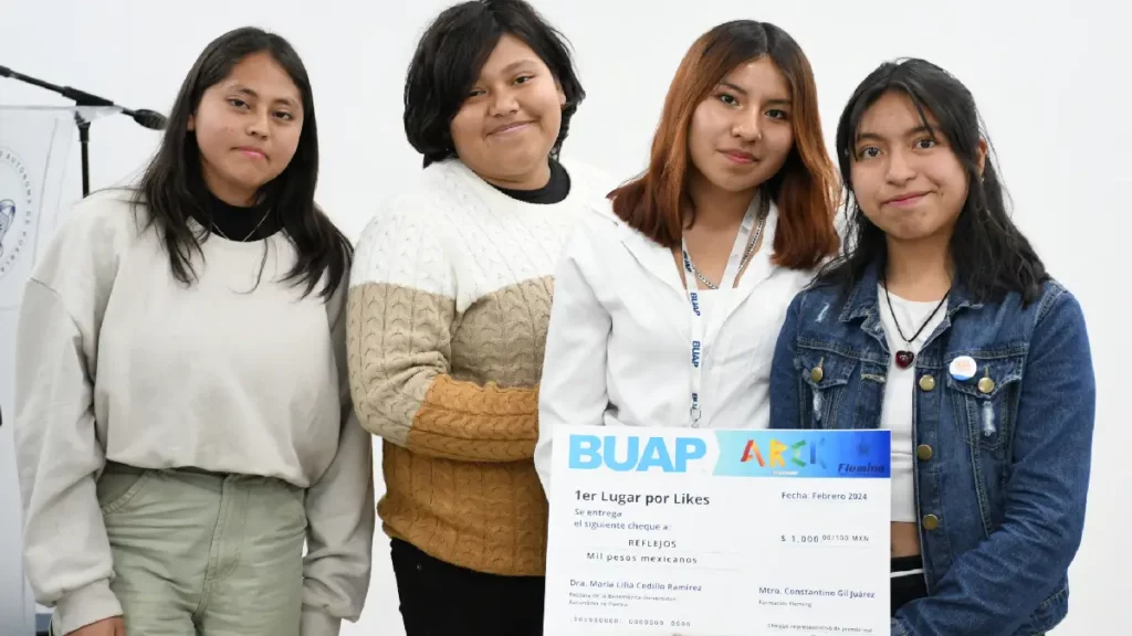 Se premia a los ganadores de los concursos “Creación Porra Institucional BUAP” y “Apantálla-te”