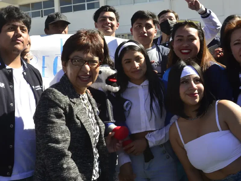 Rectora María Lilia Cedillo Ramírez coloca primera piedra de edificio Multiaulas en el Complejo Regional Norte