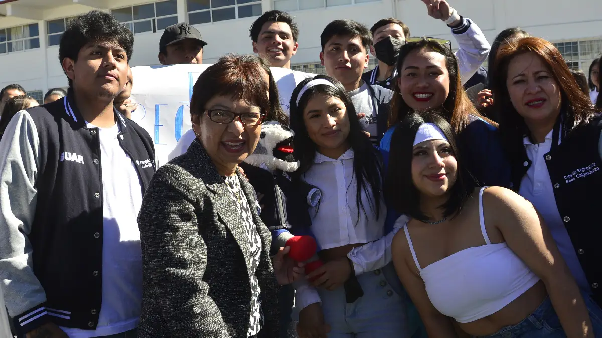 Rectora María Lilia Cedillo Ramírez coloca primera piedra de edificio Multiaulas en el Complejo Regional Norte