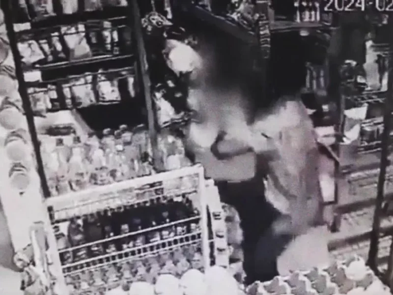 Adolescente intentó abusar de una mujer embarazada en una tienda de Atlixco
