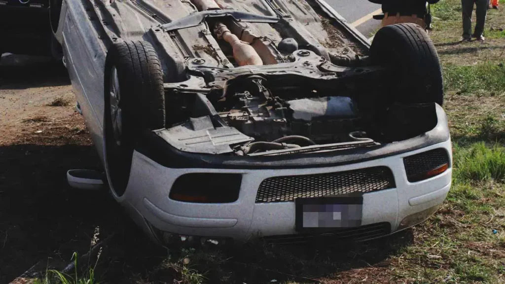 Accidente dejó a mujer atrapada y lesionada en la Calzada Zavaleta de Puebla