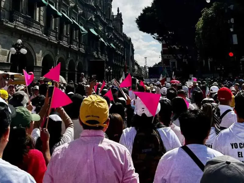Realizan Marcha por la Democracia 2024 en Puebla; protestan contra reformas de AMLO