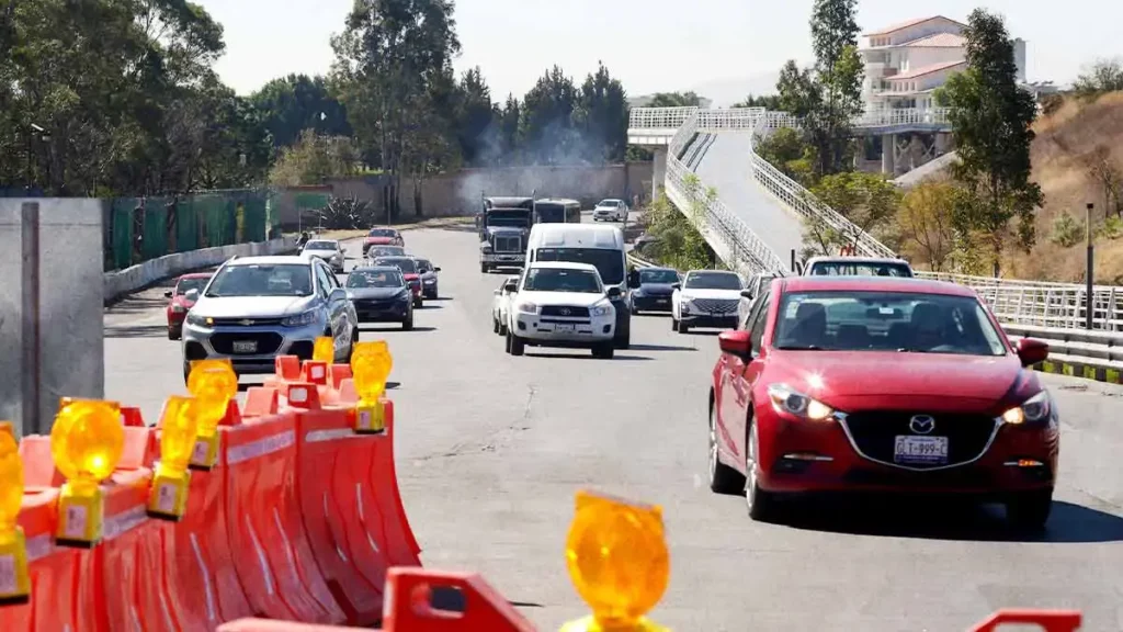 Inician cierres viales en Periférico Ecológico por construcción de distribuidor vial Atlixcáyotl