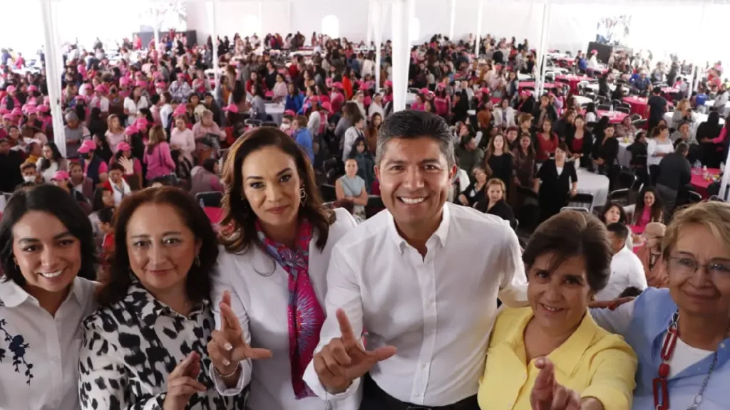 Asociaciones civiles reunen más de tres mil mujeres en foro para hablar de la salud, economía, y seguridad