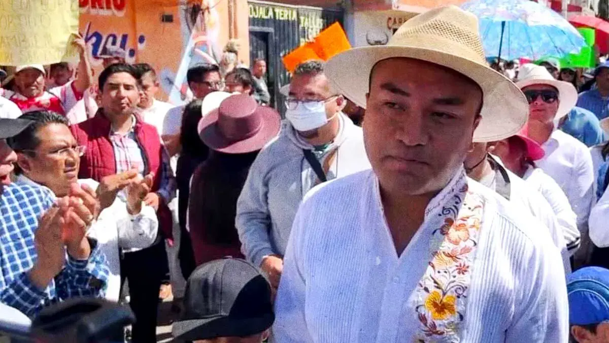 La manifestación convocada por Roberto Solís reunió a 100 personas en Huejotzingo