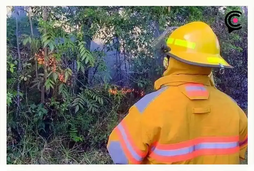 Huachicoleros provocaron una fuga e incendio en ducto de Pemex en Huauchinango, Puebla