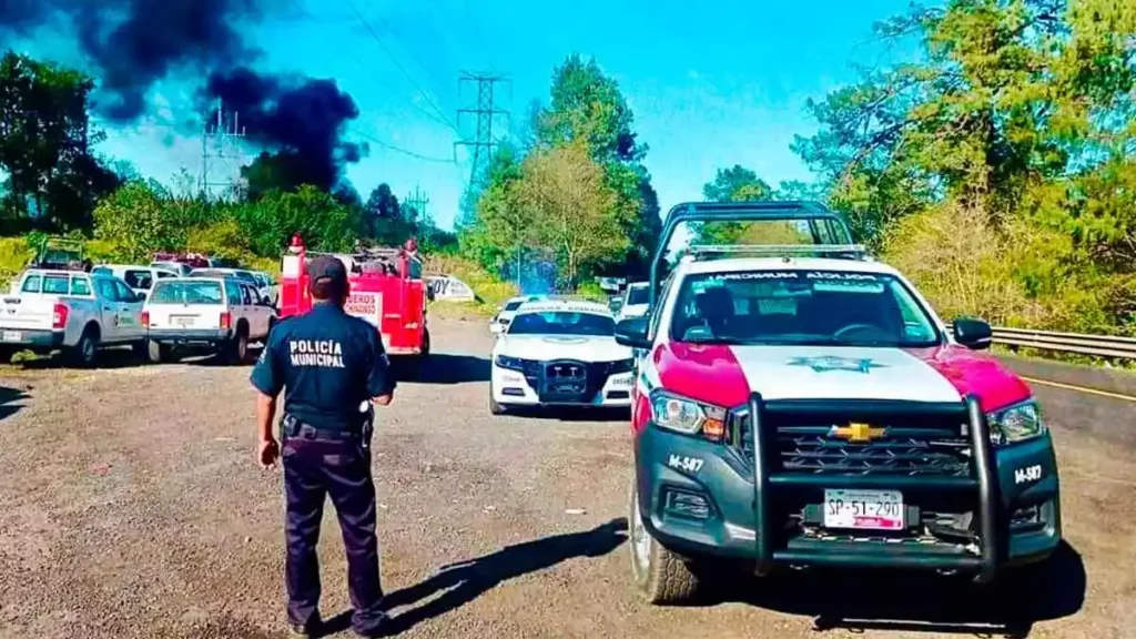 Huachicoleros provocaron una fuga e incendio en ducto de Pemex en Huauchinango, Puebla
