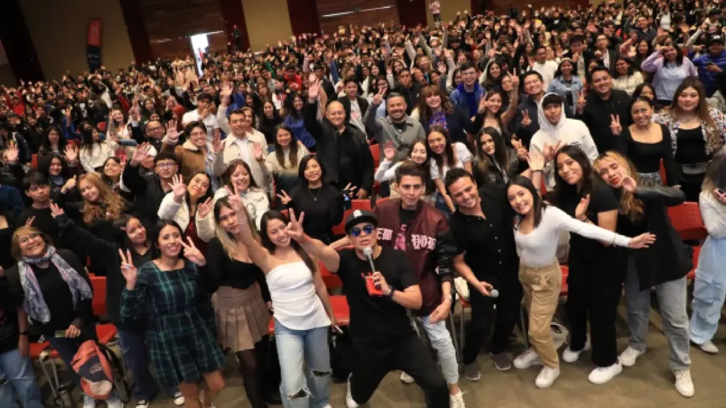 Gobierno municipal acerca testimonios de valor a la juventud poblana con conferencia magistral
