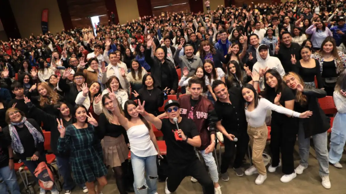 Gobierno municipal acerca testimonios de valor a la juventud poblana con conferencia magistral