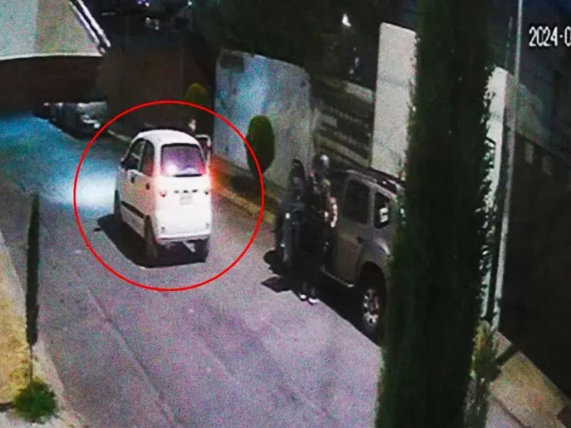 Roban camioneta a mano armada en Puebla; ladrones viajan en un Matiz