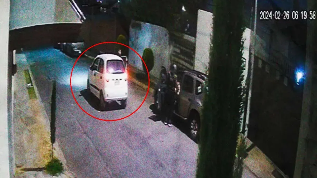 Roban camioneta a mano armada en Puebla; ladrones viajan en un Matiz