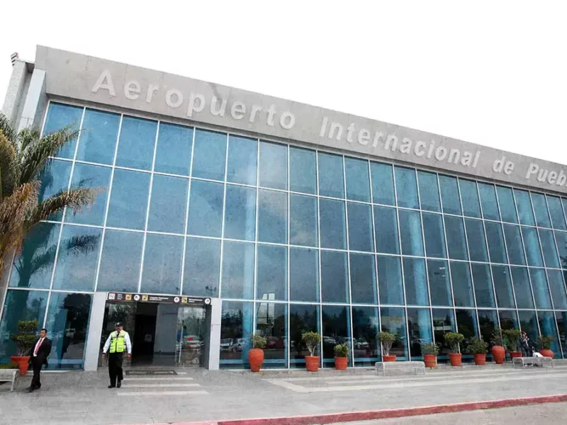 Suspenden vuelos en Aeropuerto de Puebla por caída de ceniza del Popocatépetl 