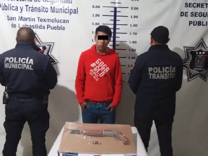 La SSP de San Martín Texmelucan aseguró a Aarón N. alias ‘El toro’, presunto asaltante de tiendas de autoservicio y robo vía Facebook