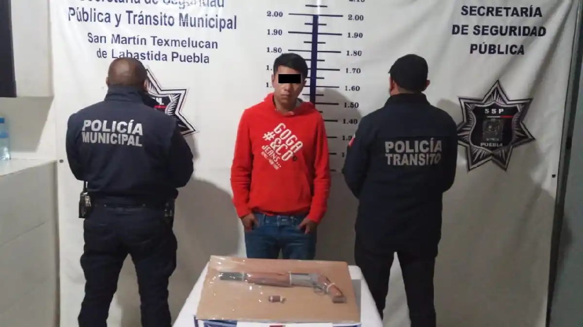 La SSP de San Martín Texmelucan aseguró a Aarón N. alias ‘El toro’, presunto asaltante de tiendas de autoservicio y robo vía Facebook