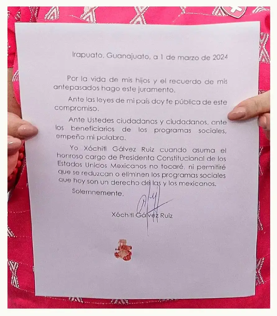 Xóchitl Gálvez firma "pacto de sangre" para no desaparecer los programas sociales