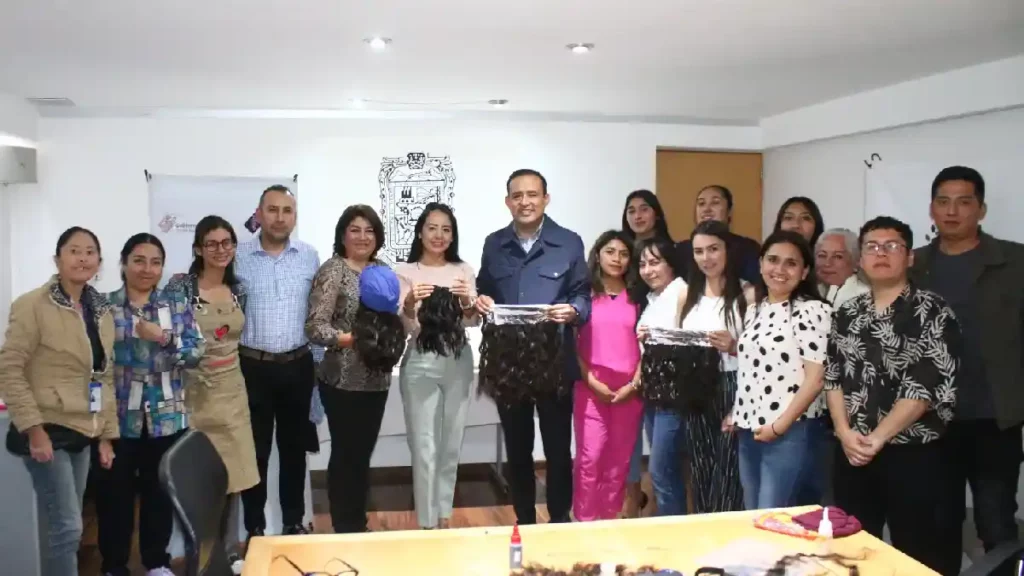 Realiza Voluntariado del Congreso taller de capacitación para la creación de cortinas oncológicas