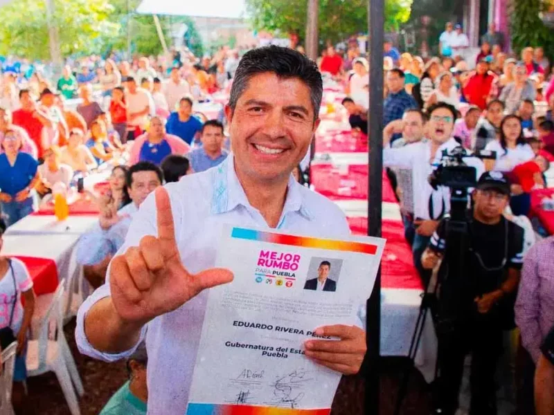 La coalición “Mejor Rumbo por Puebla” entrega constancia de candidatura a Eduardo Rivera