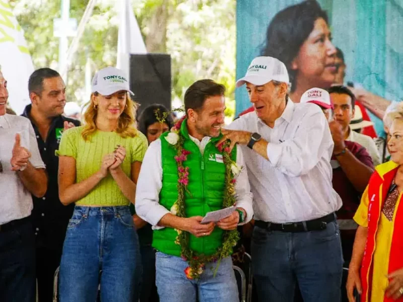 Reaparece el panista Tony Gali en evento de Morena para apoyar a su hijo