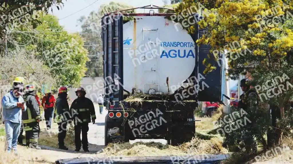 Huachicoleros provocan derrame de crudo y abandonan contenedor en Bosques de Amalucan
