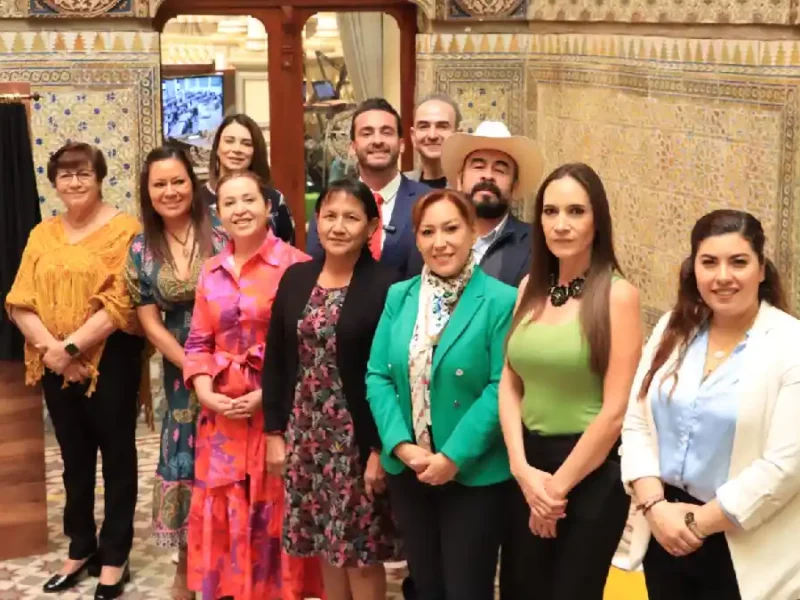 Develan en el Congreso del Estado una placa conmemorativa a las Mujeres Legisladoras de Puebla
