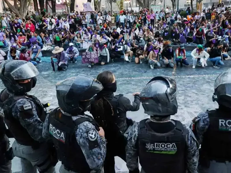 Marcha del 8M 2024 en Puebla: Ayuntamiento rechaza que policías estuvieran armados 