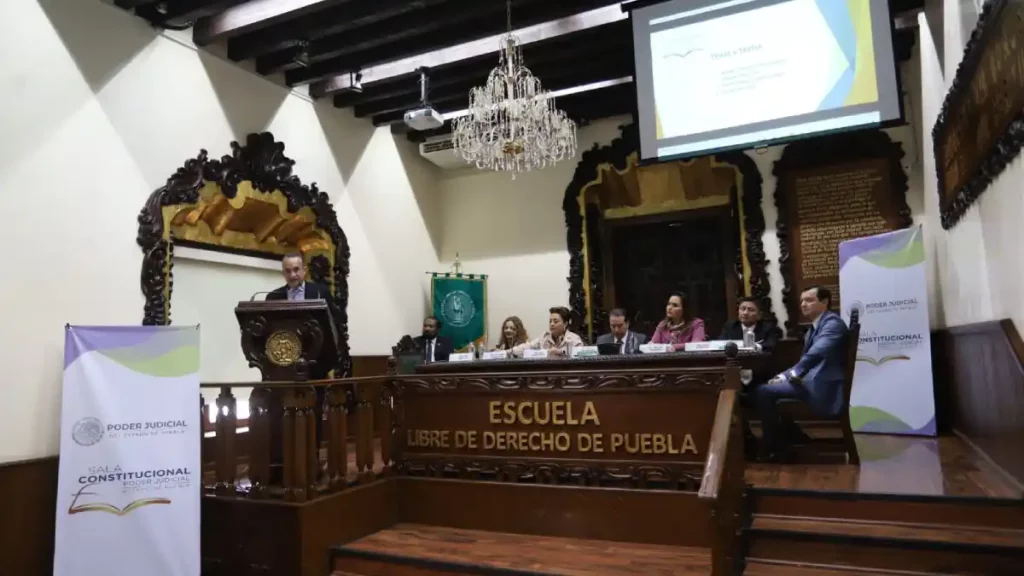 Sala Constitucional del Poder Judicial de Puebla lleva a cabo diálogos respecto de los medios de defensa de la constitución en universidades