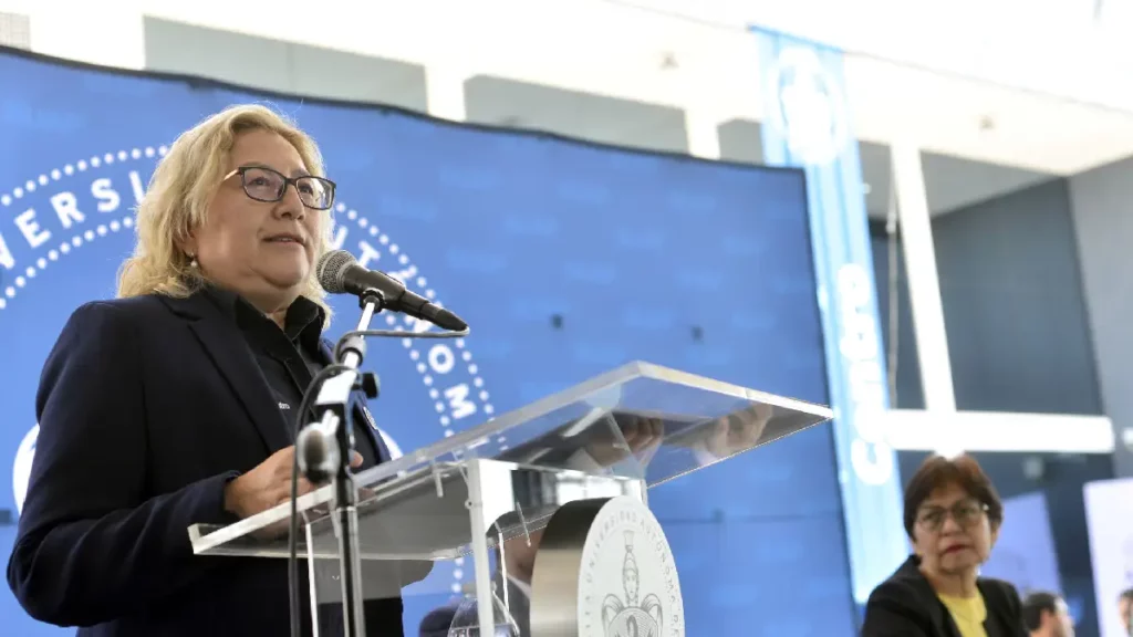 Rectora Lilia Cedillo constata logros académicos del Complejo Regional Centro
