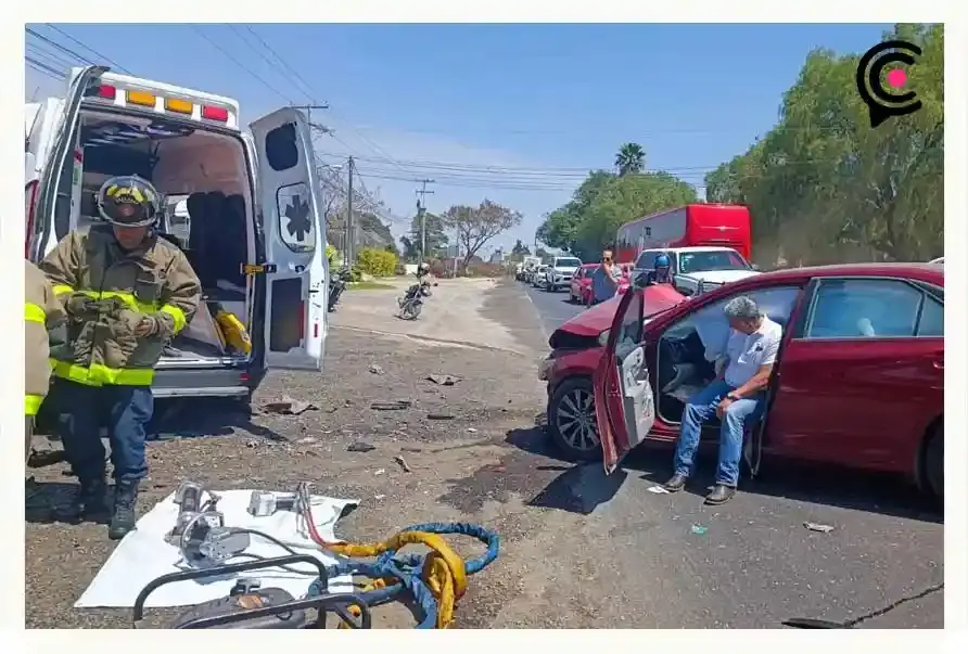 Choque frontal dejó a joven prensada en Atlixco, el responsable tiene 16 años