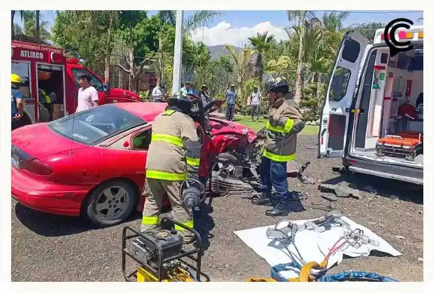 Choque frontal dejó a joven prensada en Atlixco, el responsable tiene 16 años