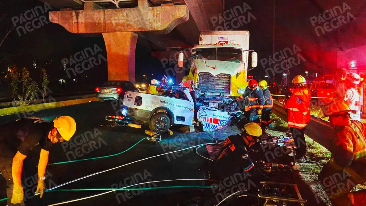 Dos personas murieron prensadas durante choque sobre la autopista México-Puebla en Cuautlancingo