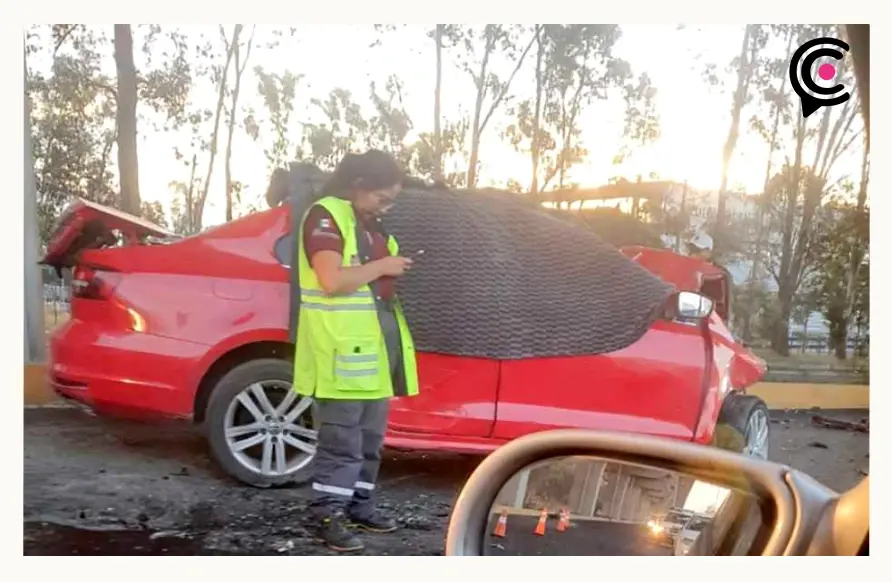 Dos personas murieron prensadas por choque en la autopista México-Puebla